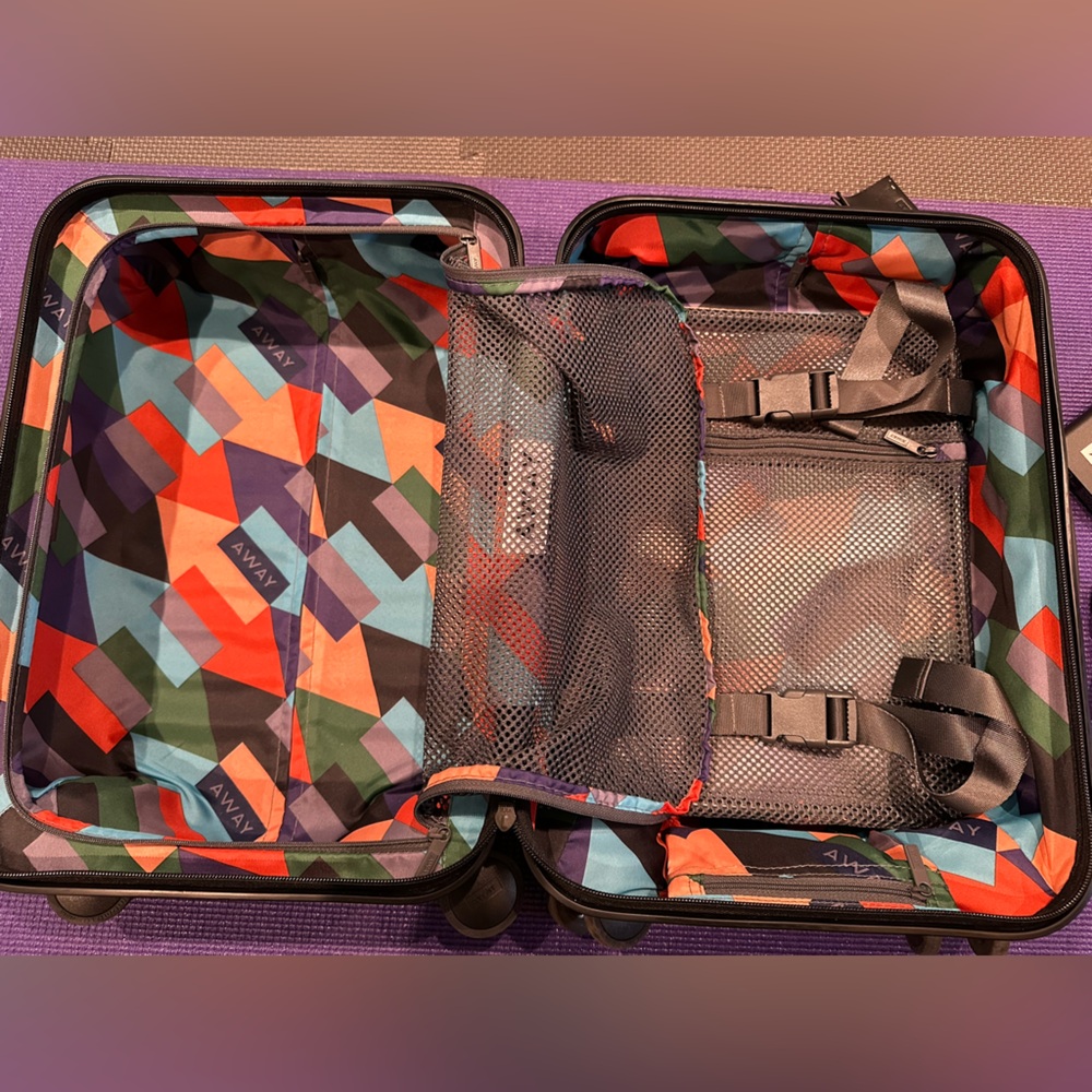 AWAY suitcase - kid’s size - Picture 4 of 8